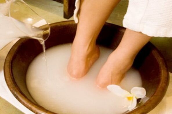 Baie de vindecare pentru ciuperca unghiilor